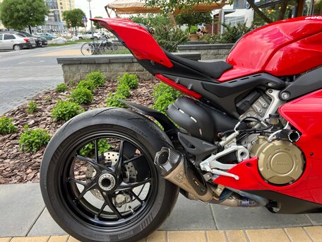 2020 Ducati Panigale V4, красный, 1999990 рублей, вид 2