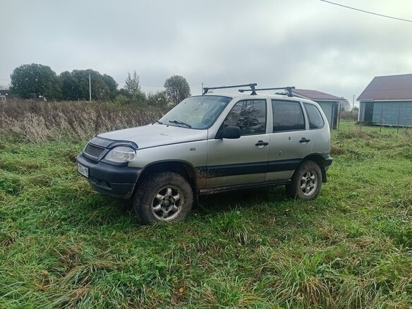 2003 Chevrolet Niva I, серебристый