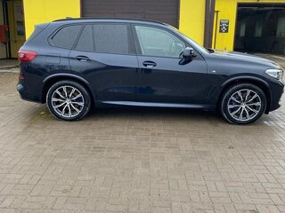 2019 BMW X5 30d IV (G05/G18), чёрный, 6873905 рублей, вид 4