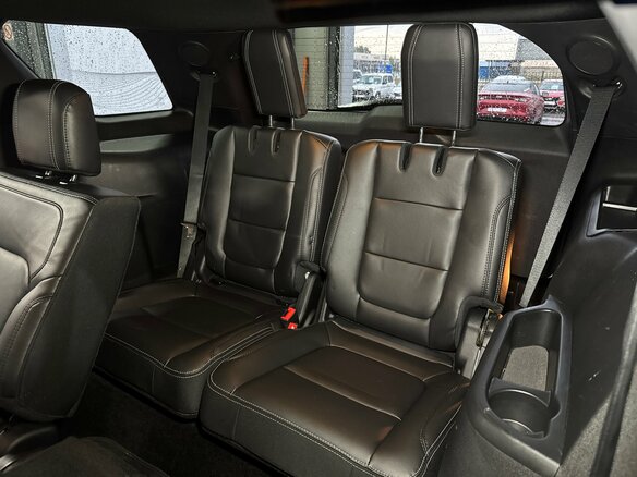 2017 Ford Explorer V Рестайлинг 2, белый, 2700000 рублей - вид 17