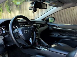 2018 Toyota Camry VII (XV50) Рестайлинг 2, чёрный, 2449000 рублей, вид 4