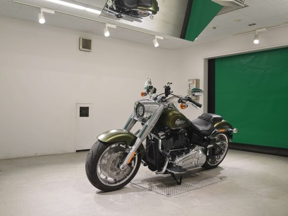 2022 Harley-Davidson Fat Boy, зелёный, 1843000 рублей - вид 2