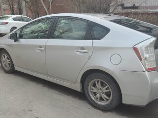 2009 Toyota Prius III (XW30), серый, 950000 рублей, вид 4