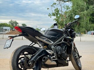 2020 Triumph Street Triple, чёрный, 980000 рублей, вид 3