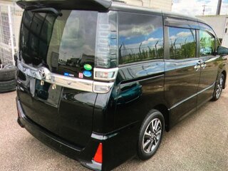 2020 Toyota Voxy III (R80) Рестайлинг, чёрный, 3150000 рублей, вид 3