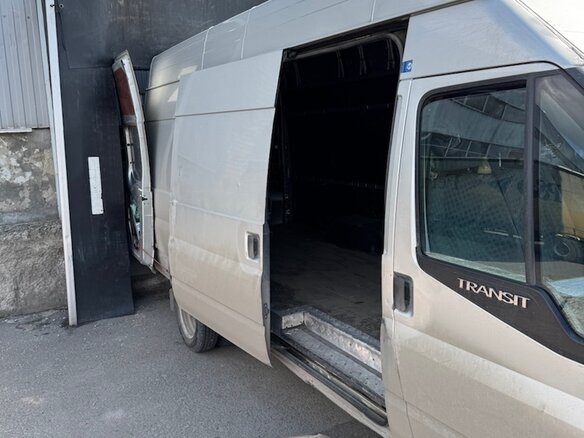 2010 Ford Transit, серебристый, 1000000 рублей - вид 5