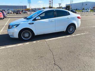 2011 Kia Rio 4-speed III, белый, 795000 рублей, вид 4