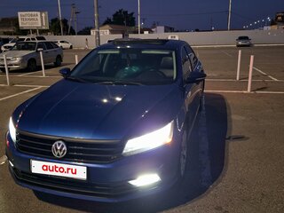 2016 Volkswagen Passat (North America and China) I Рестайлинг, синий, 1900000 рублей, вид 3