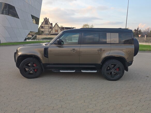 2021 Land Rover Defender 110 II, коричневый, 7300000 рублей - вид 4