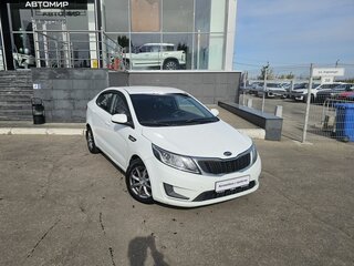 2013 Kia Rio III, белый, 690000 рублей, вид 3