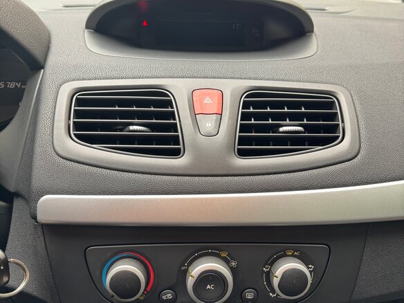 2010 Renault Fluence I, серый, 750000 рублей - вид 16