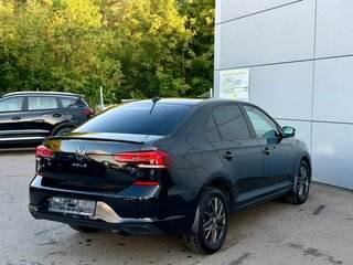 2021 Volkswagen Polo VI, чёрный, 1393000 рублей, вид 4