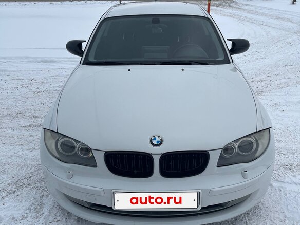2010 BMW 1 серии 116i I (E81/E82/E87/E88) Рестайлинг, белый, 900000 рублей - вид 4
