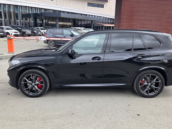 2022 BMW X5 40i IV (G05/G18), чёрный, 10810000 рублей - вид 8