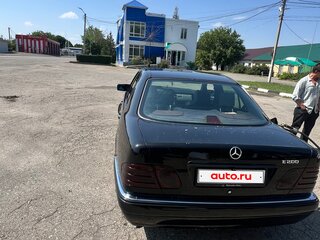 1997 Mercedes-Benz E-Класс 200 II (W210, S210), чёрный, 400000 рублей, вид 3