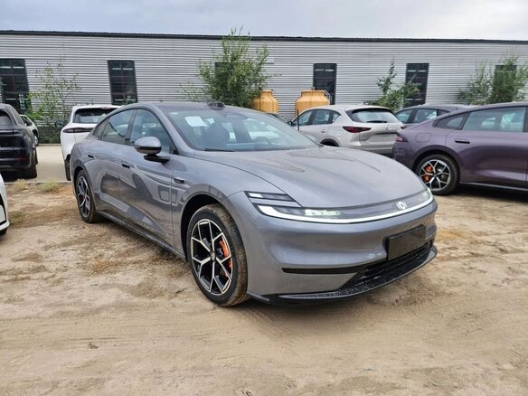2026 Changan Qiyuan A06 51.48 kWh, серебристый, 2650000 рублей - вид 2