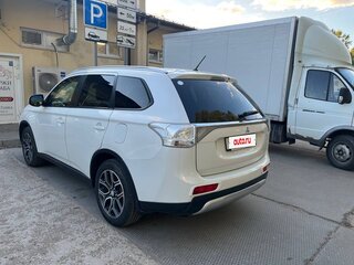 2014 Mitsubishi Outlander III, белый, 1299000 рублей, вид 4