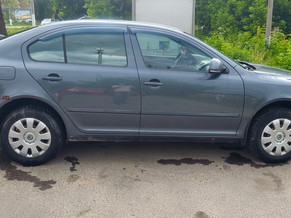 2012 Skoda Octavia II (A5) Рестайлинг, серый, 1350000 рублей - вид 1
