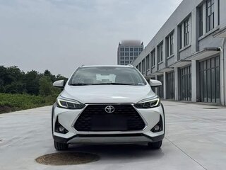 2023 Toyota Yaris IV, белый, 1000111 рублей, вид 1