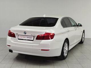 2013 BMW 5 серии 528i xDrive VI (F10/F11/F07) Рестайлинг, белый, 2326000 рублей, вид 5