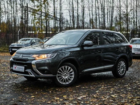 2021 Mitsubishi Outlander III Рестайлинг 3, серый, 2420000 рублей, вид 1