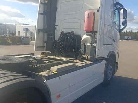 2021 Volvo FH, белый, 10490000 рублей, вид 4