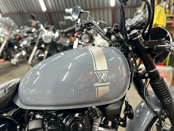 2022 Kawasaki W 800, серый, 850000 рублей - вид 13