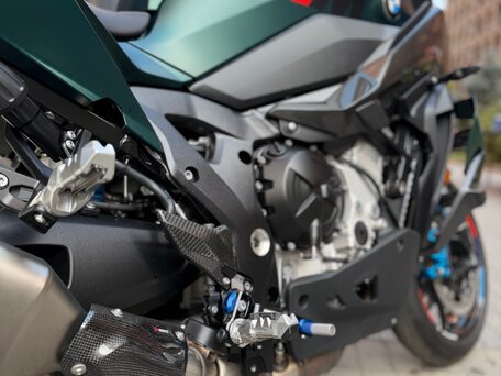 2025 BMW M 1000 XR, зелёный, 3800000 рублей, вид 4