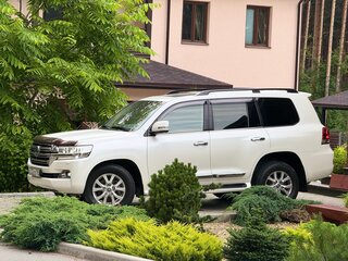 2018 Toyota Land Cruiser 200 Series Рестайлинг 2, белый, 7200000 рублей, вид 2