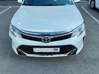 2017 Toyota Camry VII (XV50) Рестайлинг, белый, 2350000 рублей, вид 5