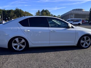 2018 Skoda Octavia III (A7) Рестайлинг, белый, 1800000 рублей, вид 4