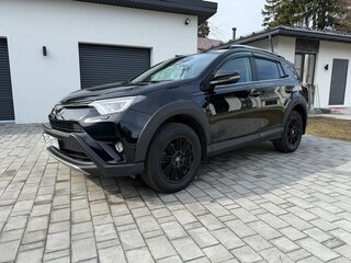 2017 Toyota RAV4 IV (XA40) Рестайлинг, чёрный, 3100000 рублей, вид 2
