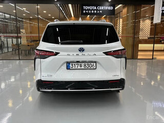 2025 Toyota Sienna IV, белый, 8678000 рублей, вид 4