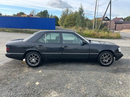 1994 Mercedes-Benz E-Класс 200 I (W124), синий, 250000 рублей, вид 3