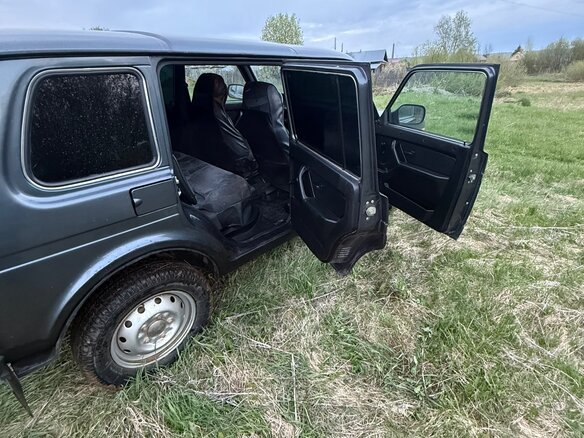2015 Lada (ВАЗ) 2131 (4x4) 213105 I, зелёный, 500000 рублей - вид 9