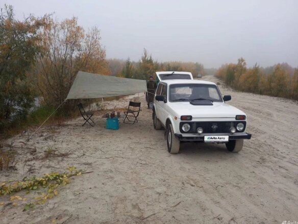 2000 Lada (ВАЗ) 2121 (4x4) I Рестайлинг, белый, 350000 рублей - вид 1