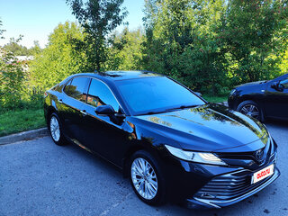 2020 Toyota Camry VIII (XV70) Рестайлинг, чёрный, 3350000 рублей, вид 3