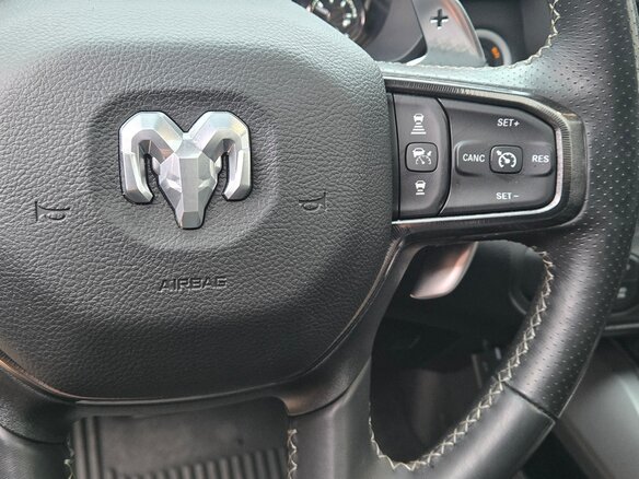 2022 Ram 1500 Crew Cab eTorque V, белый, 7900000 рублей - вид 16