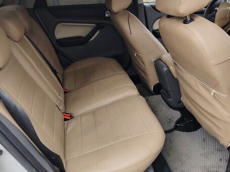 2010 Ford Focus II Рестайлинг, белый, 450000 рублей, вид 5
