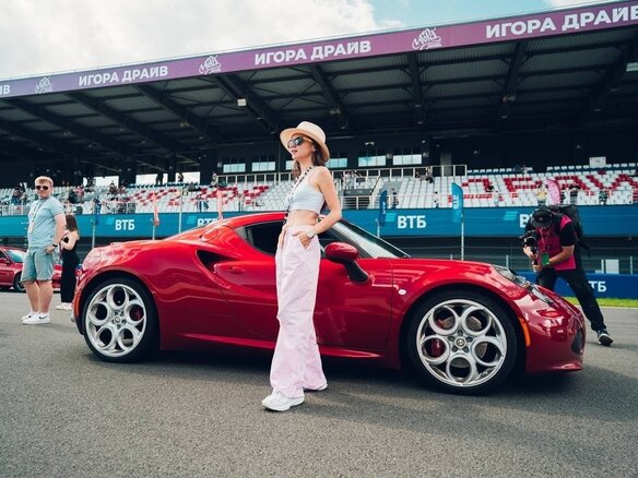 2014 Alfa Romeo 4C, красный, 10000000 рублей - вид 18