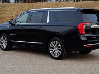 2021 GMC Yukon XL V, чёрный, 6636775 рублей, вид 4