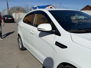 2013 Kia Rio 4-speed III, белый, 1100000 рублей, вид 5