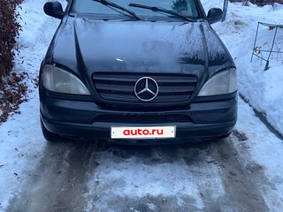 1999 Mercedes-Benz M-Класс 430 I (W163), чёрный, 250000 рублей, вид 2