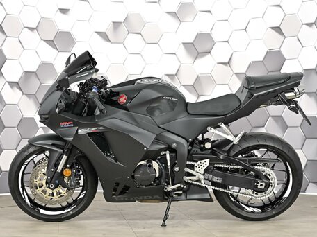 2025 Honda CBR 600RR, чёрный, 1577000 рублей, вид 4