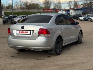 2014 Volkswagen Polo V, серебристый, 610000 рублей, вид 2