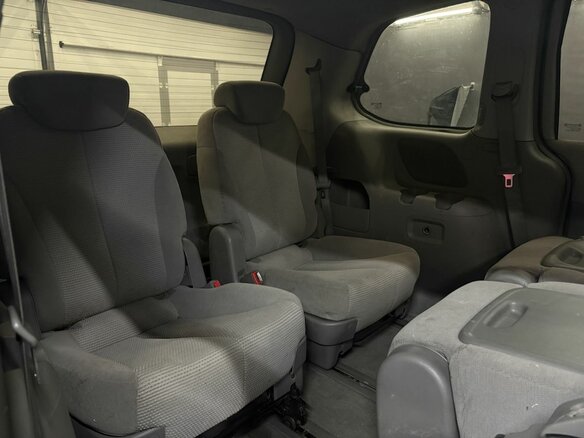 2007 Kia Carnival Grand II, серебристый, 599900 рублей - вид 18
