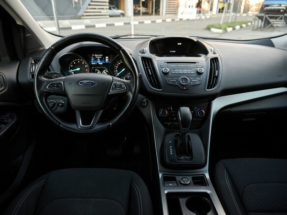 2017 Ford Kuga II Рестайлинг, коричневый, 1598000 рублей - вид 7