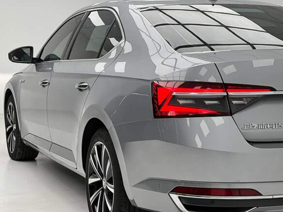 2024 Skoda Superb III Рестайлинг, серебристый, 2300888 рублей - вид 4