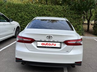 2021 Toyota Camry VIII (XV70) Рестайлинг, белый, 4200000 рублей, вид 3