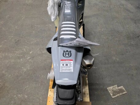 2026 Husqvarna TE 300 PRO, серый, 1387000 рублей, вид 2